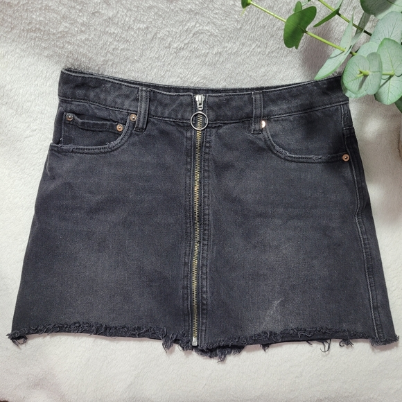 WE THE FREE zip up denim skirt sz 27 - Picture 2 of 7